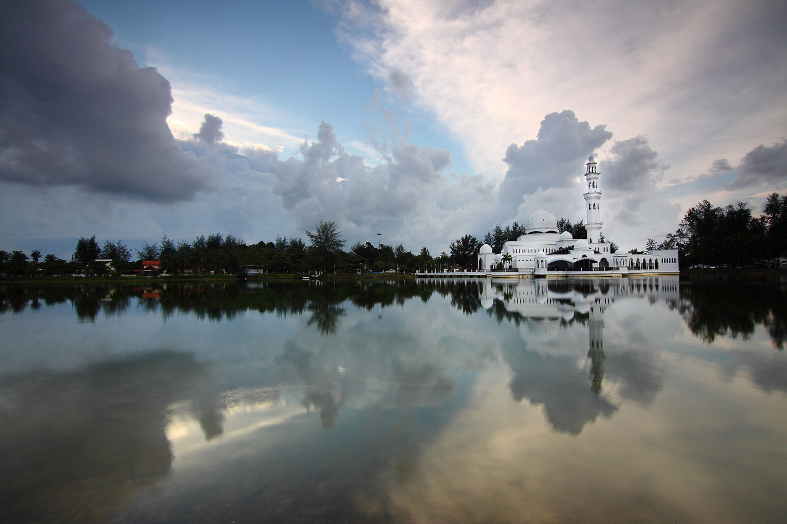 Canon EOS 50D sample photo. Sky, water, clouds, building photography