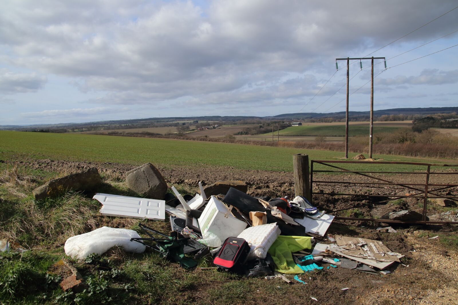Canon EOS 80D sample photo. Fly tipping, rubbish, garbage photography