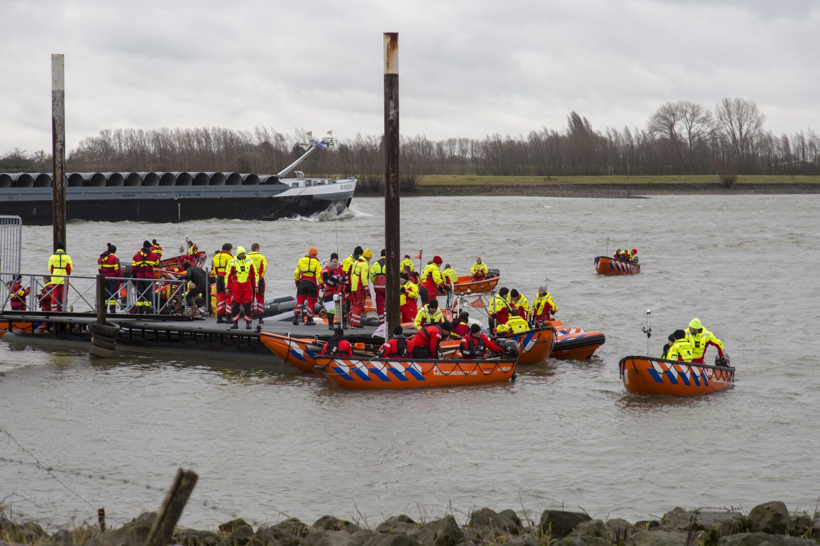 Canon EOS 5D Mark III sample photo. Lifeboats, river, boat photography