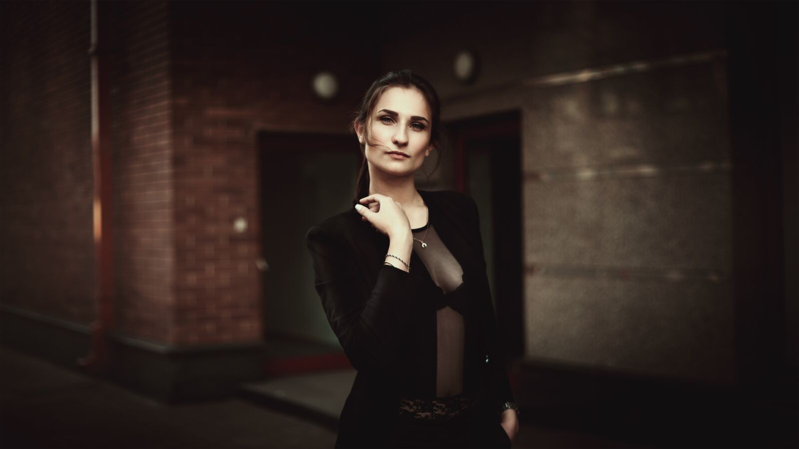 Canon EOS 5D Mark III sample photo. Business lady, office worker photography