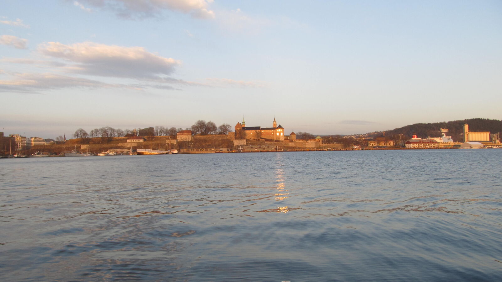 Canon PowerShot SX130 IS sample photo. Castle, sea, lowangle, wideangle photography