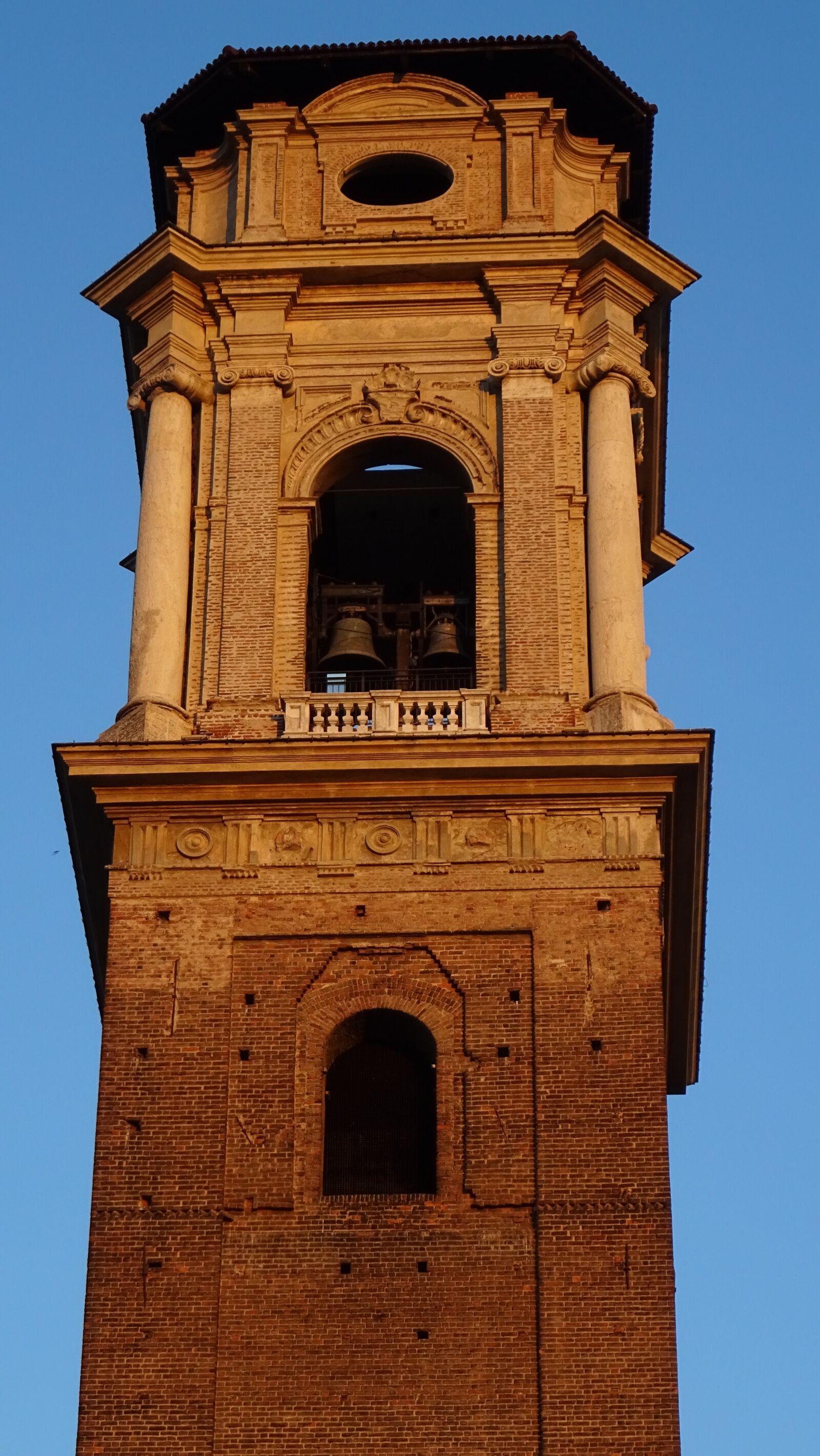 Sony DSC-HX60 sample photo. Turin, italy, architecture photography
