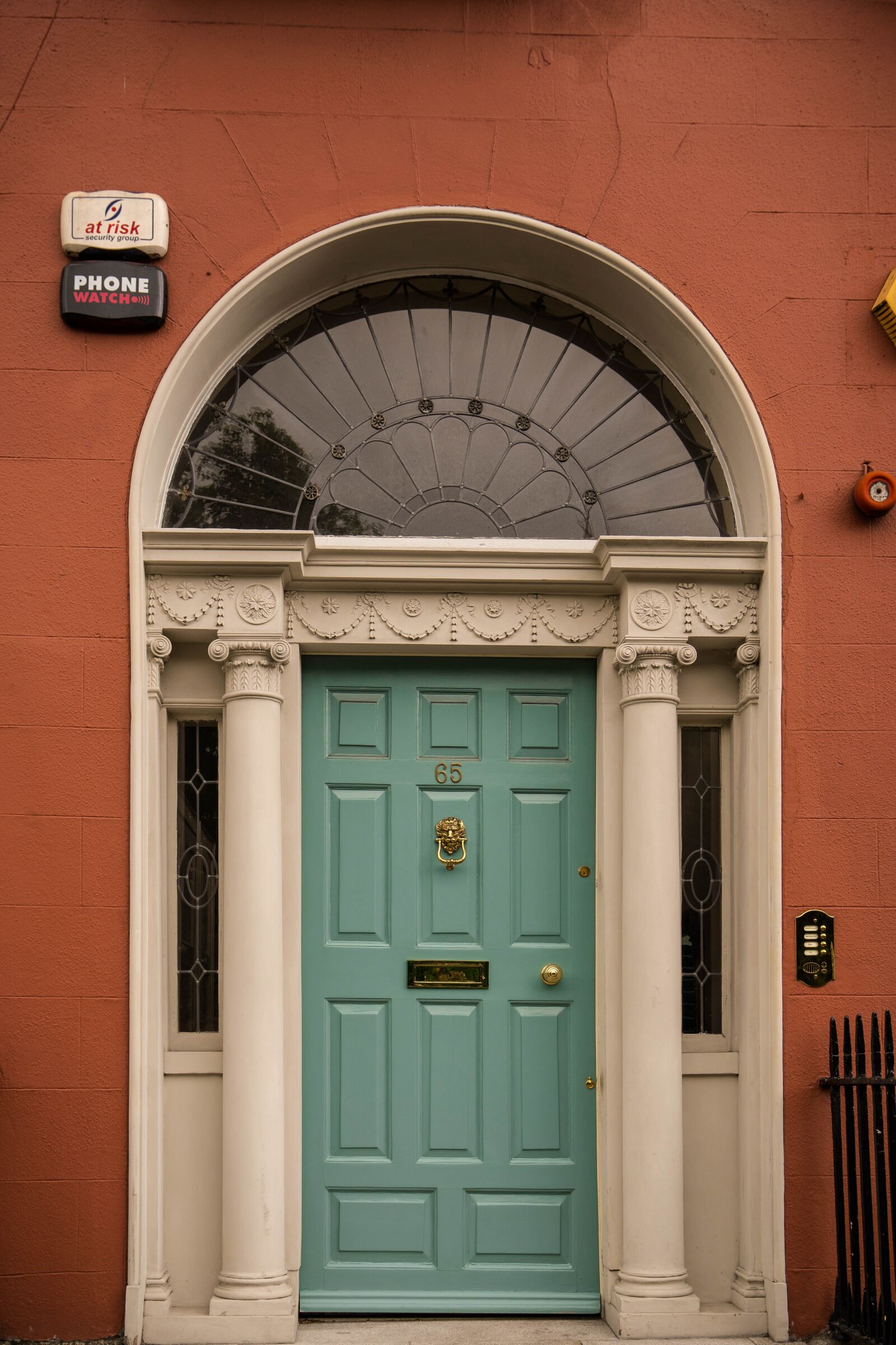 Sony a6500 + Sony Vario-Tessar T* E 16-70mm F4 ZA OSS sample photo. Door, input, ireland photography