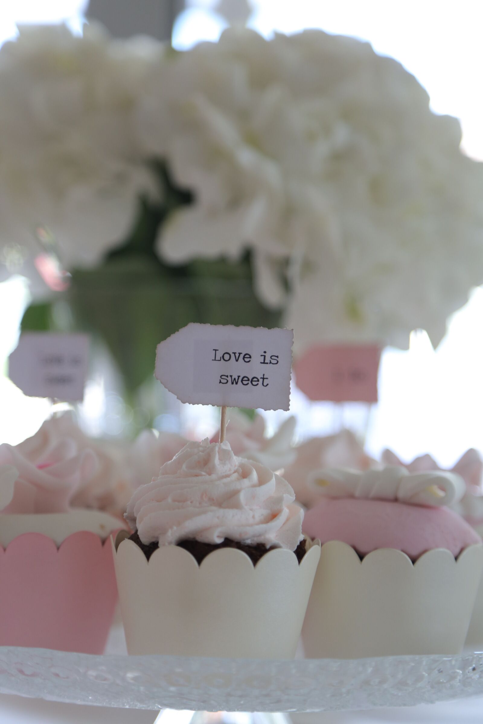 Canon EF 24-105mm F4L IS USM sample photo. Wedding cake, wedding, message photography