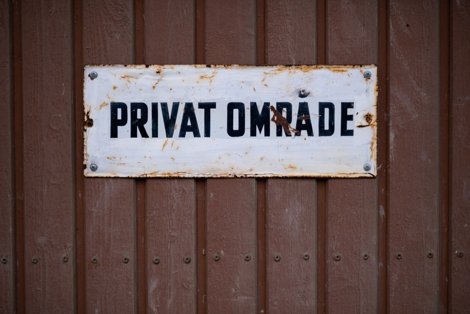 Fujifilm X-T4 sample photo. Old private sign photography