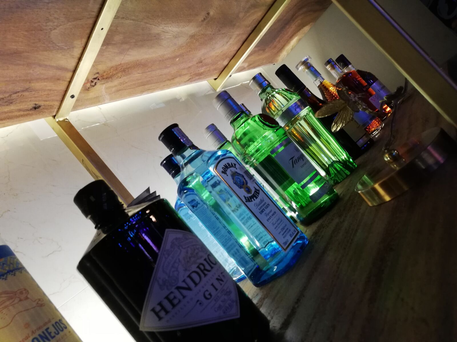 HUAWEI P20 lite sample photo. Wine, bottles, bar photography