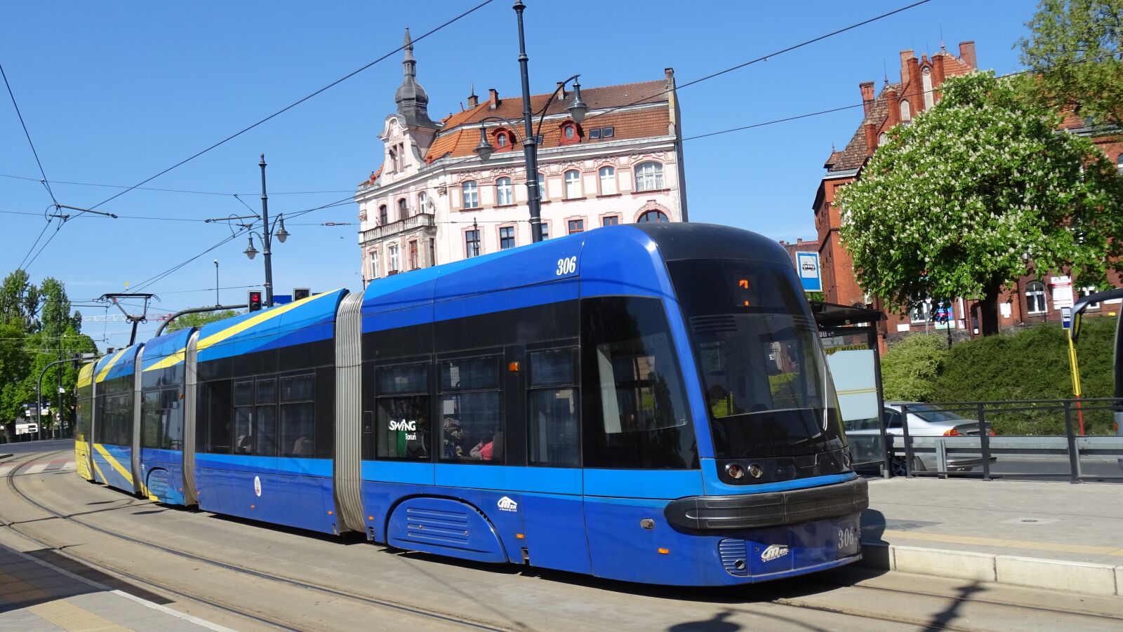 Sony DSC-HX60 sample photo. Tram, communication, transport photography