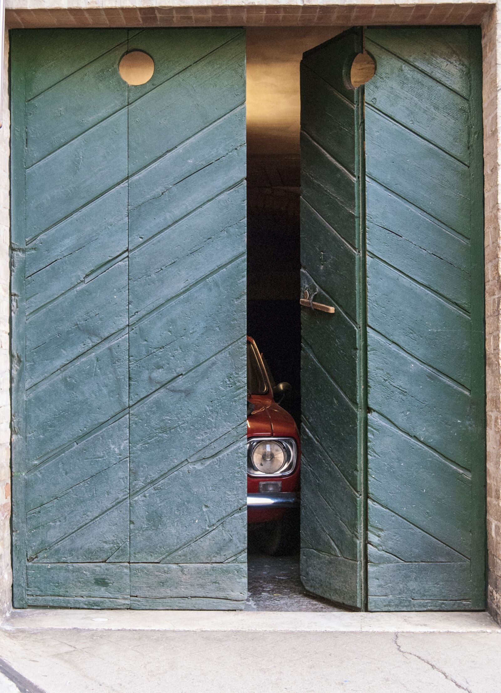 Nikon D60 sample photo. Door, machine, peeps photography