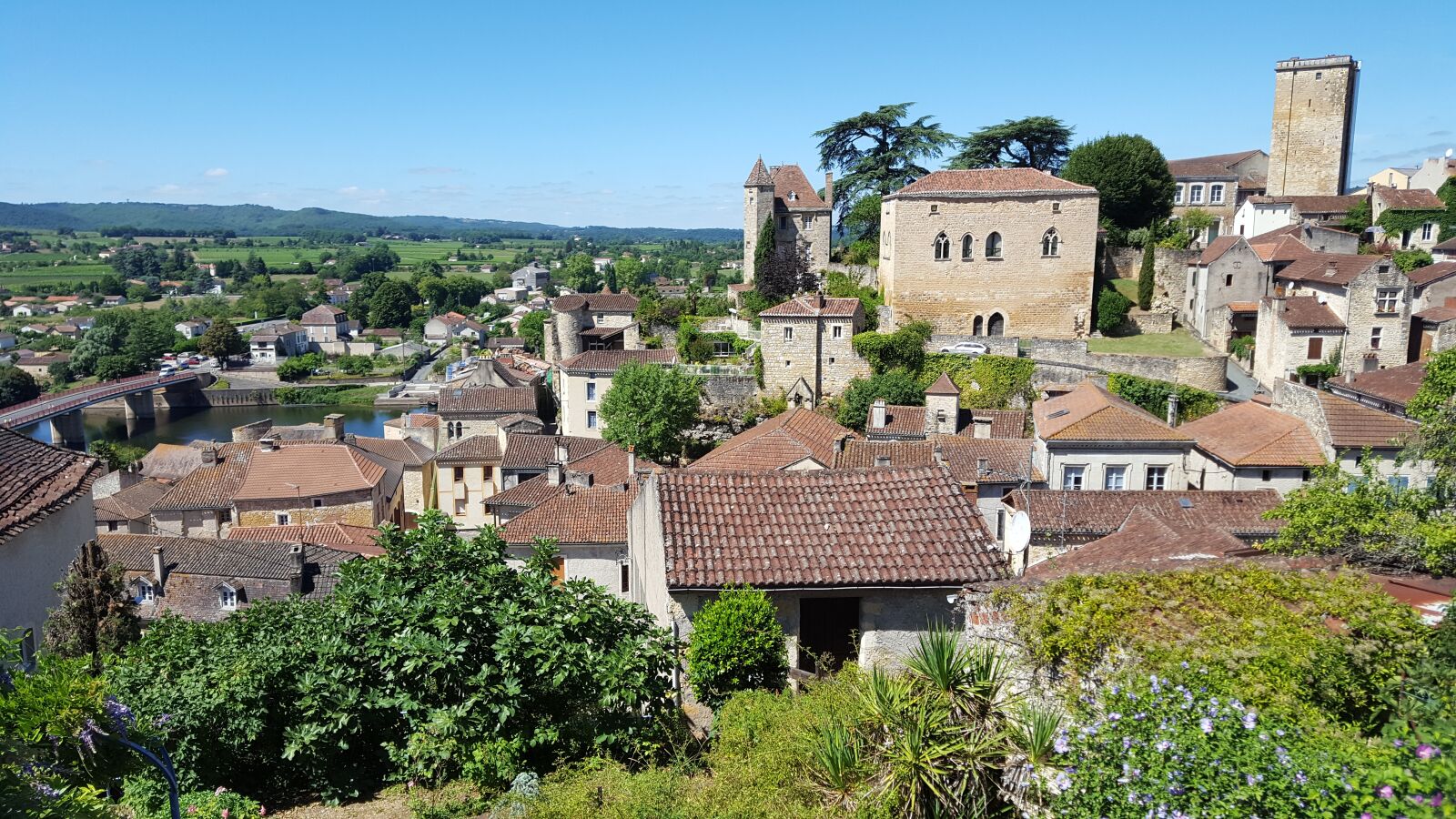 Samsung GALAXY S6 edge sample photo. Puy l'eveque, france, village photography