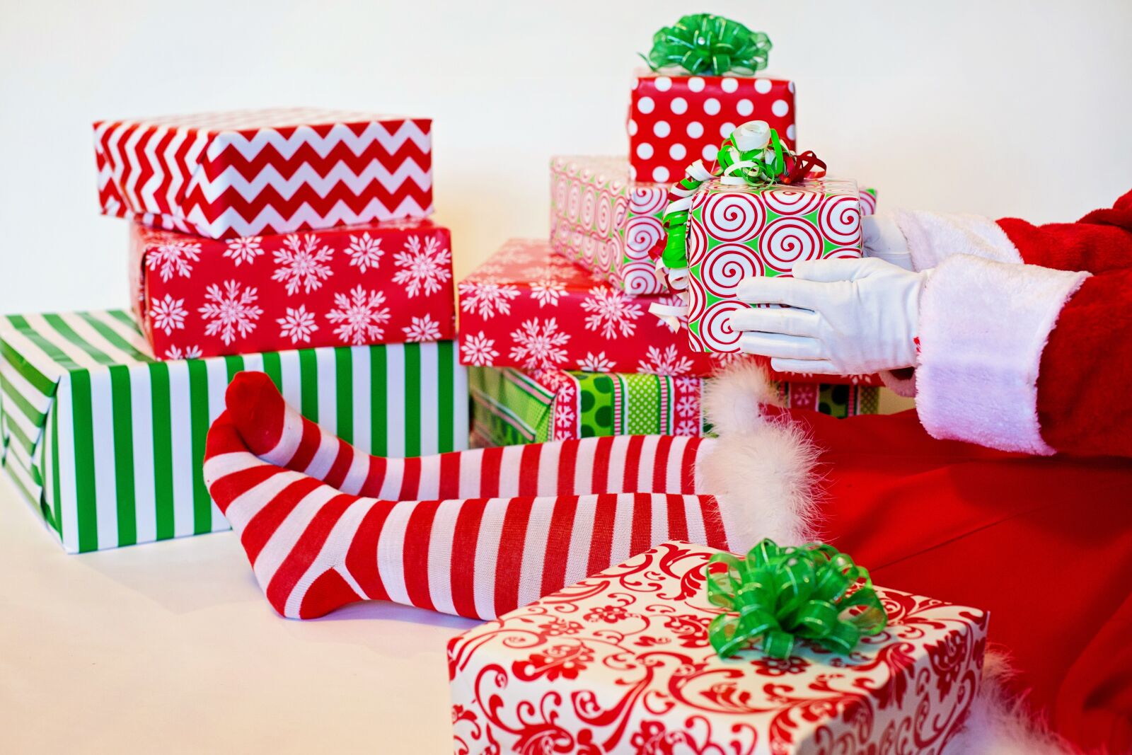 Canon EF 50mm F1.4 USM sample photo. Santa's elf, presents, gifts photography