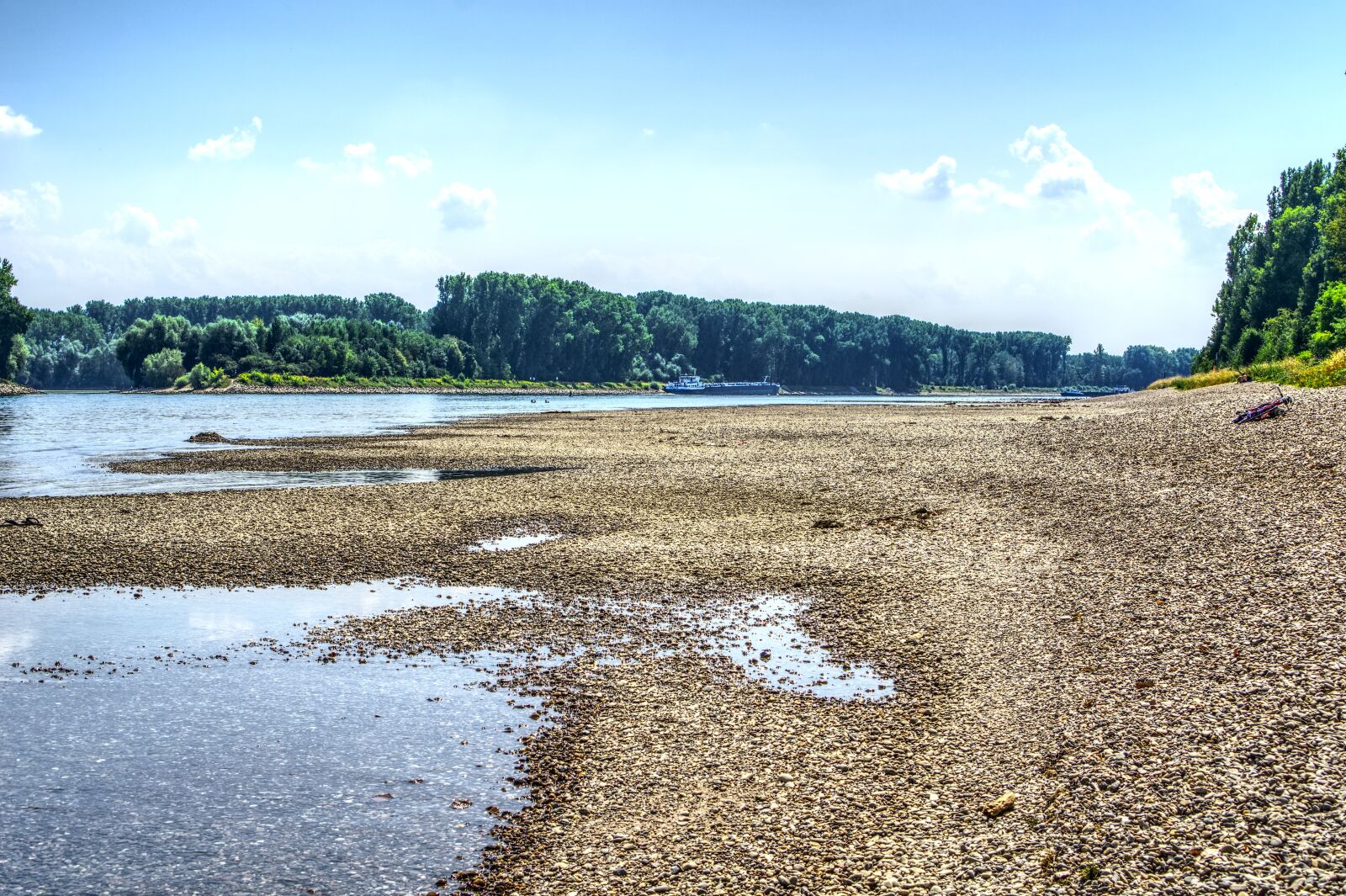 Sony a6000 + Sony E 35mm F1.8 OSS sample photo. Rhine, river, low tide photography