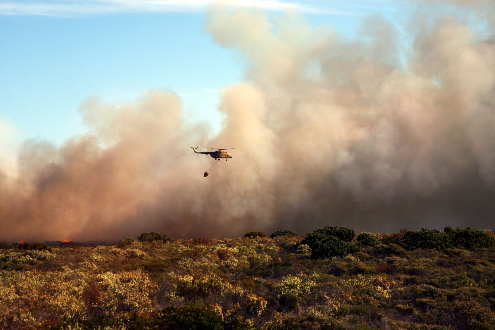 Canon EOS 40D sample photo. Bush fire, helicopter, fire photography