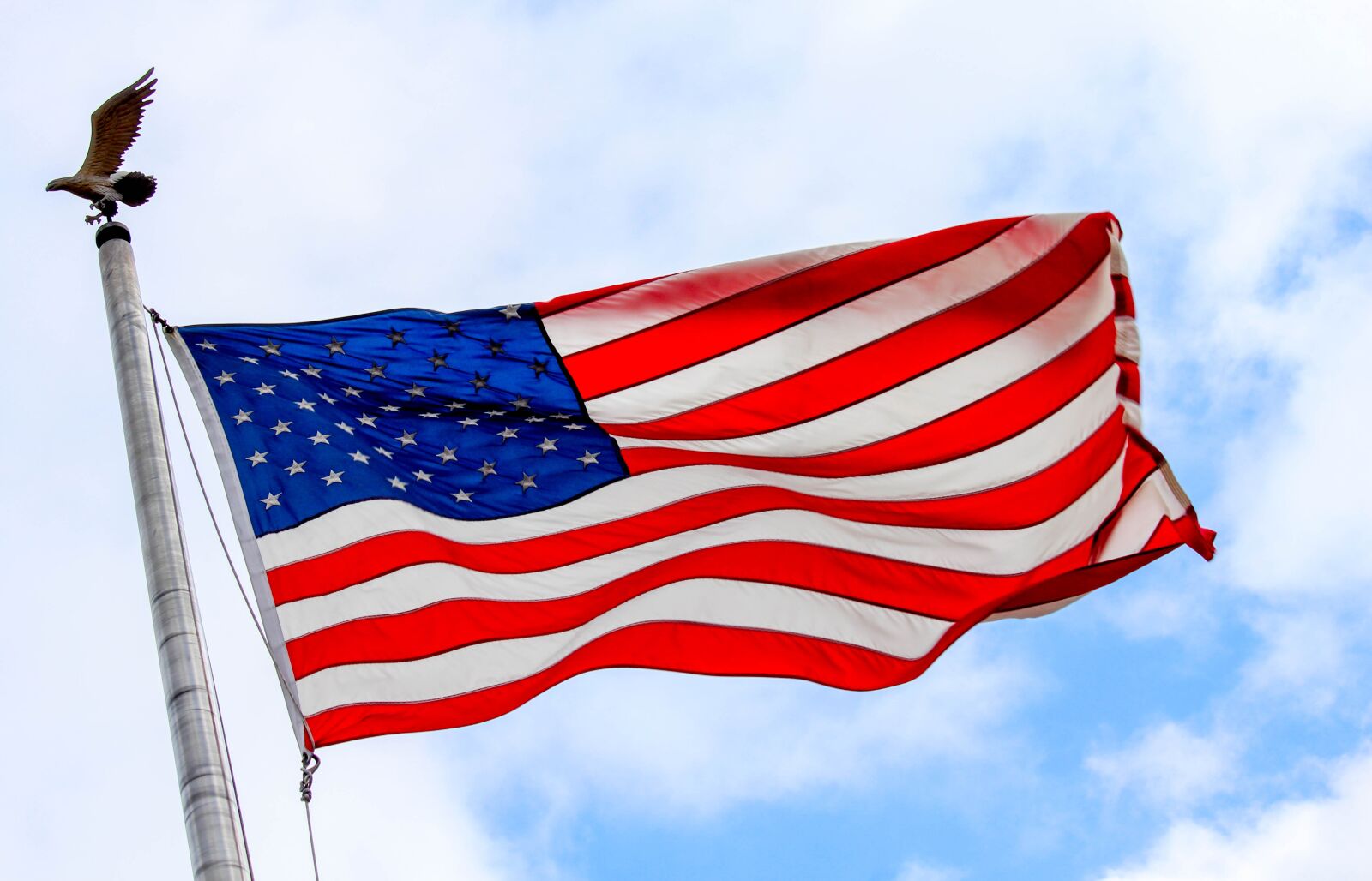 Canon EOS 700D (EOS Rebel T5i / EOS Kiss X7i) sample photo. Flag, patriotism, wind photography