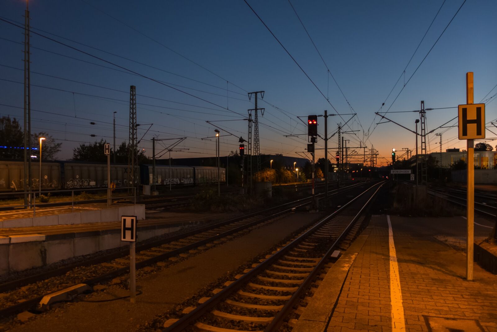 Panasonic Lumix DMC-LX7 sample photo. Railway station, platform, sky photography
