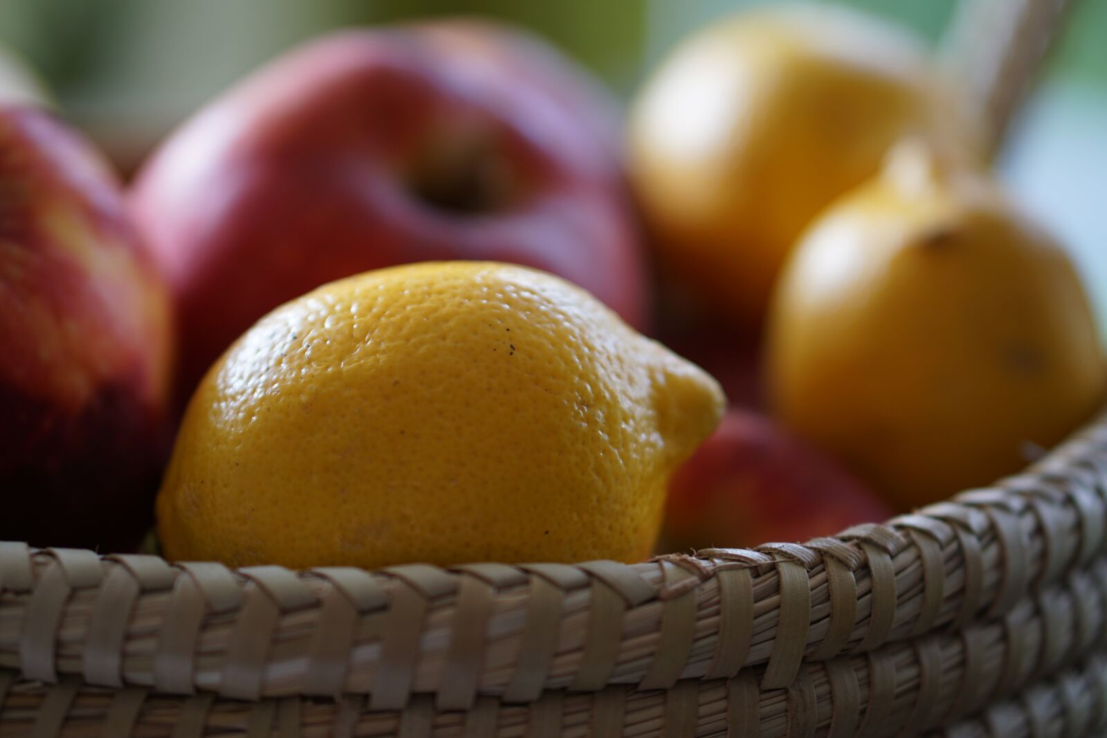 E 50mm F1.8 OSS sample photo. Apple, lemon, basket photography