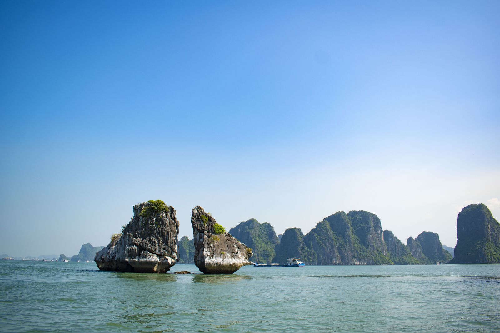 Nikon D3500 sample photo. Halong bay, blue sky photography
