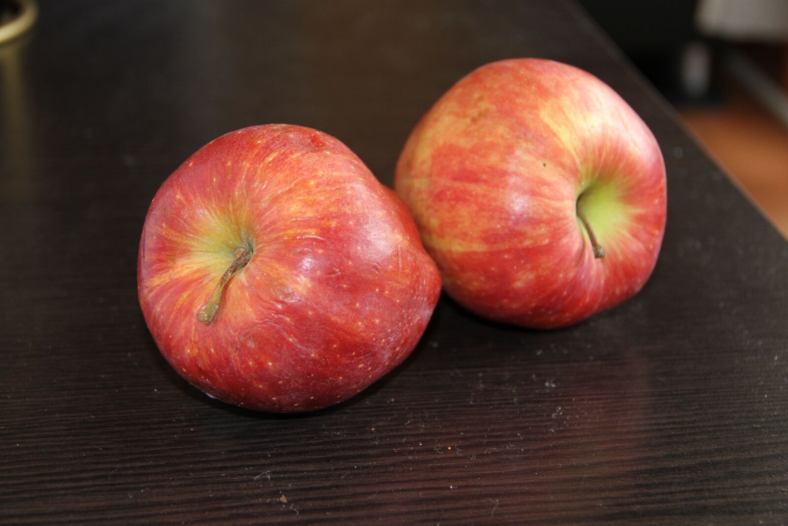 Canon EOS 7D sample photo. Apples, red, fruit photography