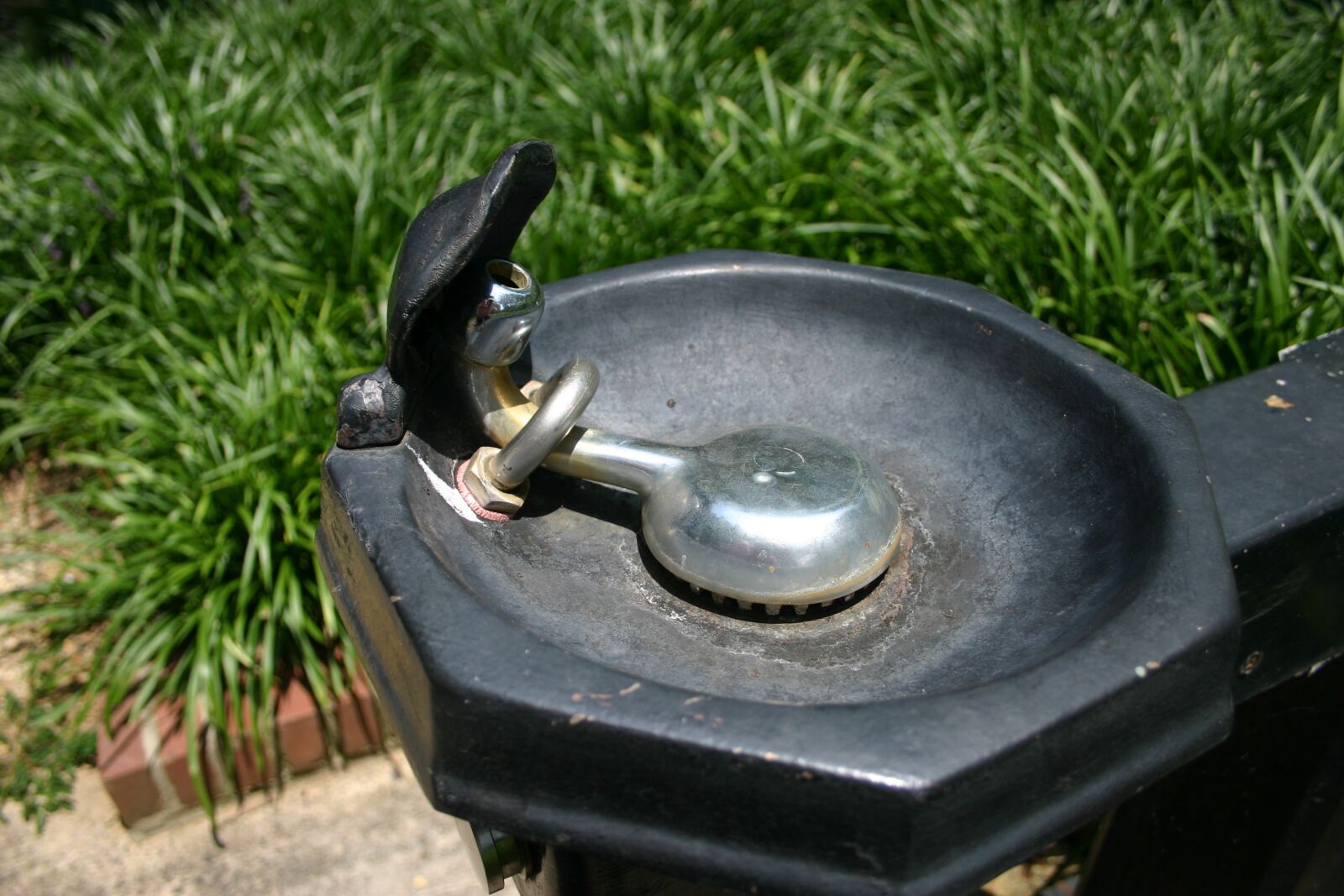 Canon EOS 300D (EOS Digital Rebel / EOS Kiss Digital) sample photo. Water, fountain, drink photography