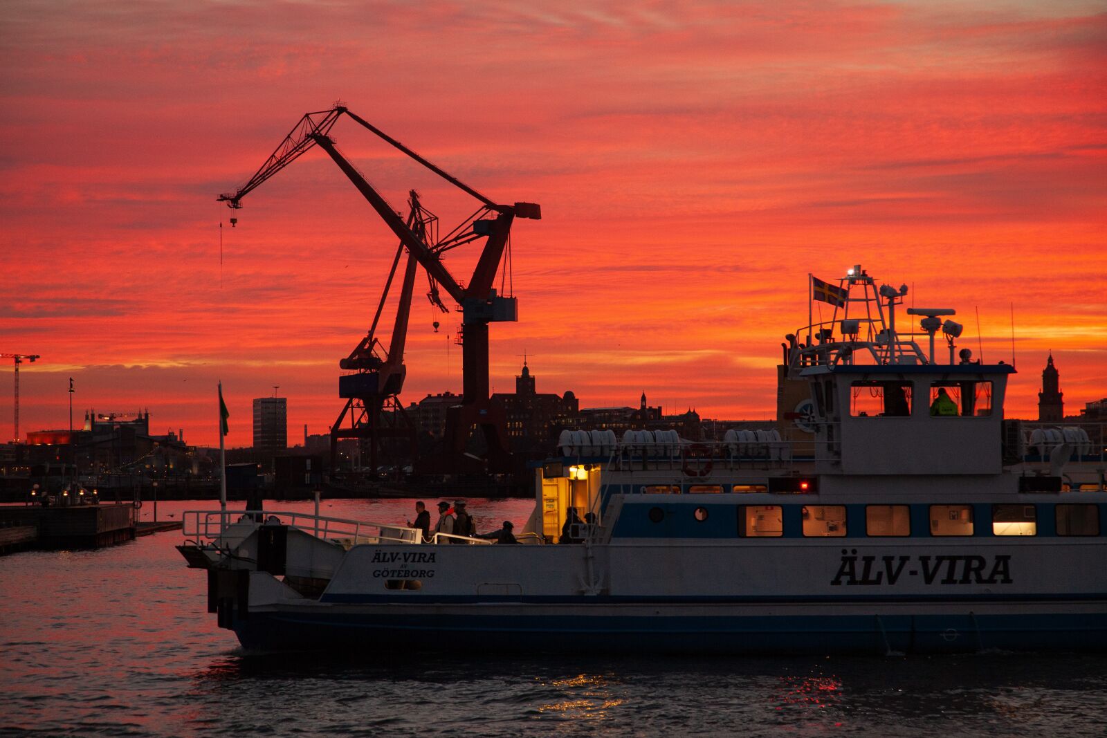 Canon EOS 5D Mark II + Canon EF 24-105mm F4L IS USM sample photo. Sunrise, himmel, ferry photography
