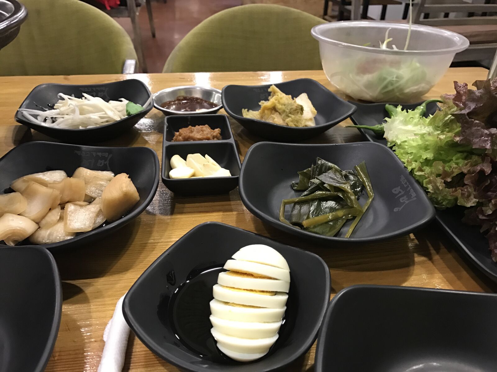 iPhone 7 back camera 3.99mm f/1.8 sample photo. Korean food, barbecue, pork photography