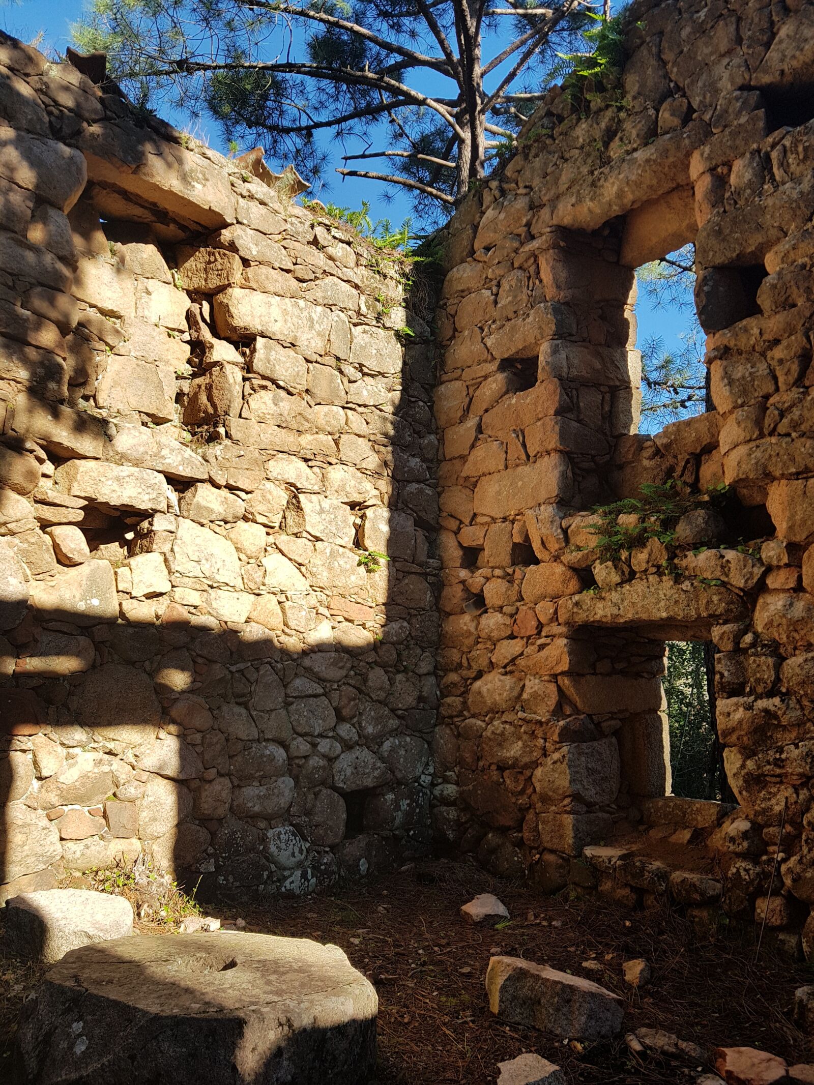 Samsung Galaxy S7 sample photo. Granite, ruin, pierre's size photography