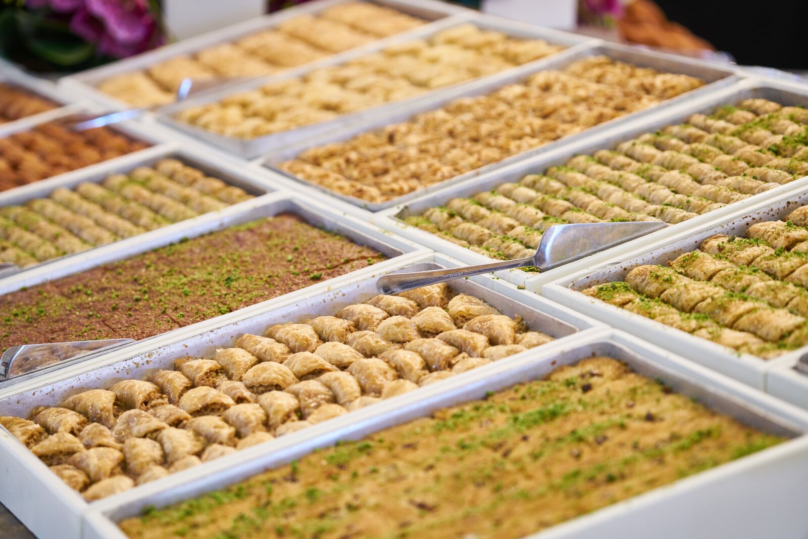 Sony FE 70-200mm F4 G OSS sample photo. Baklava, sugar, cultural photography