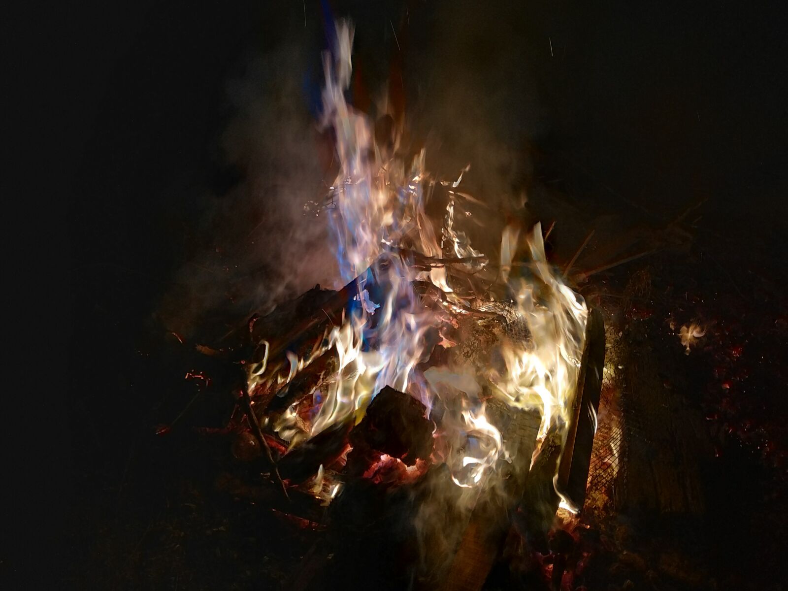 Xiaomi Redmi Note 5 sample photo. Fire, flame, heat photography