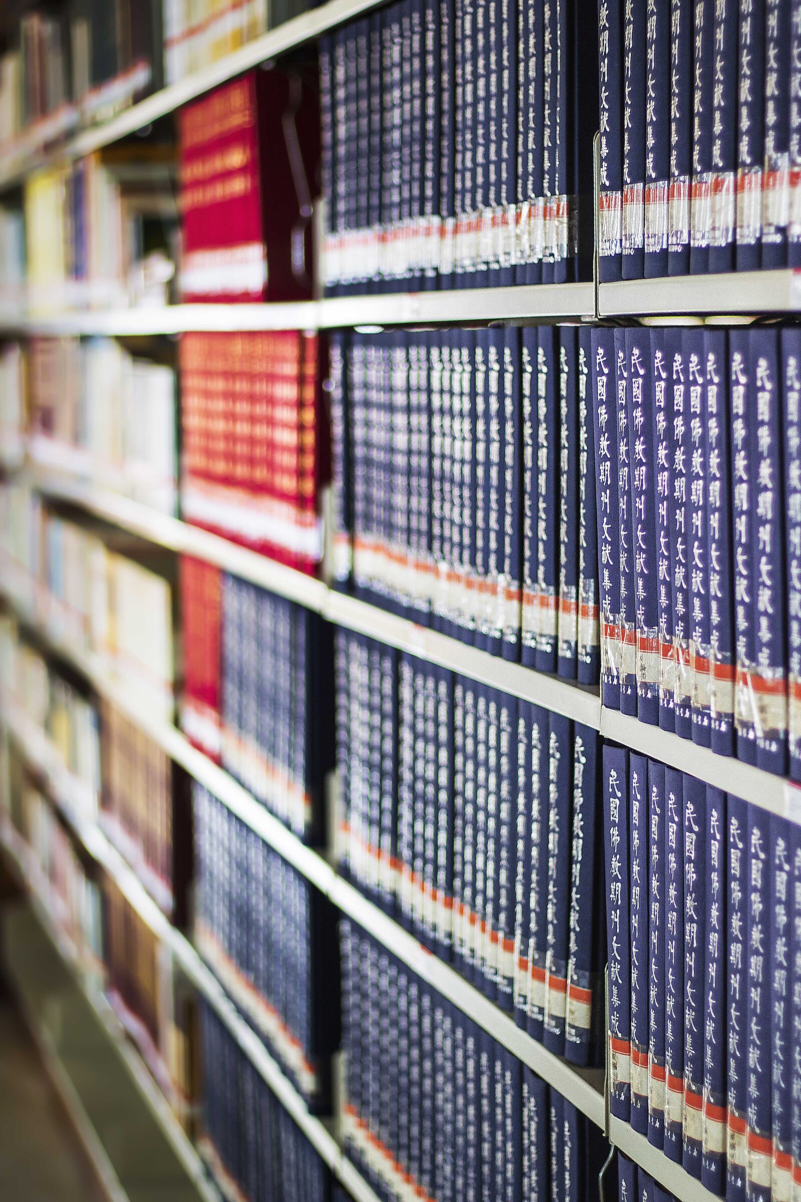 Canon EOS 750D (EOS Rebel T6i / EOS Kiss X8i) sample photo. Library, books, book shelf photography