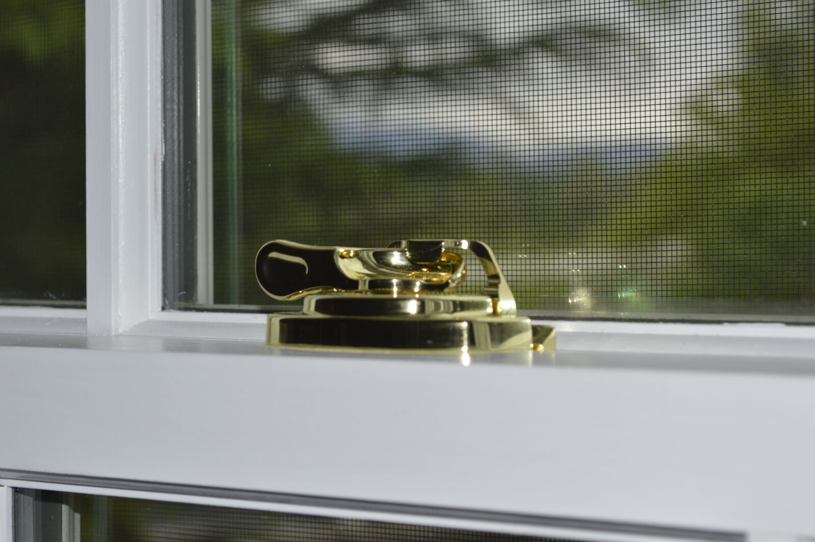 Nikon D3200 sample photo. Blurry, background, brass, brass photography