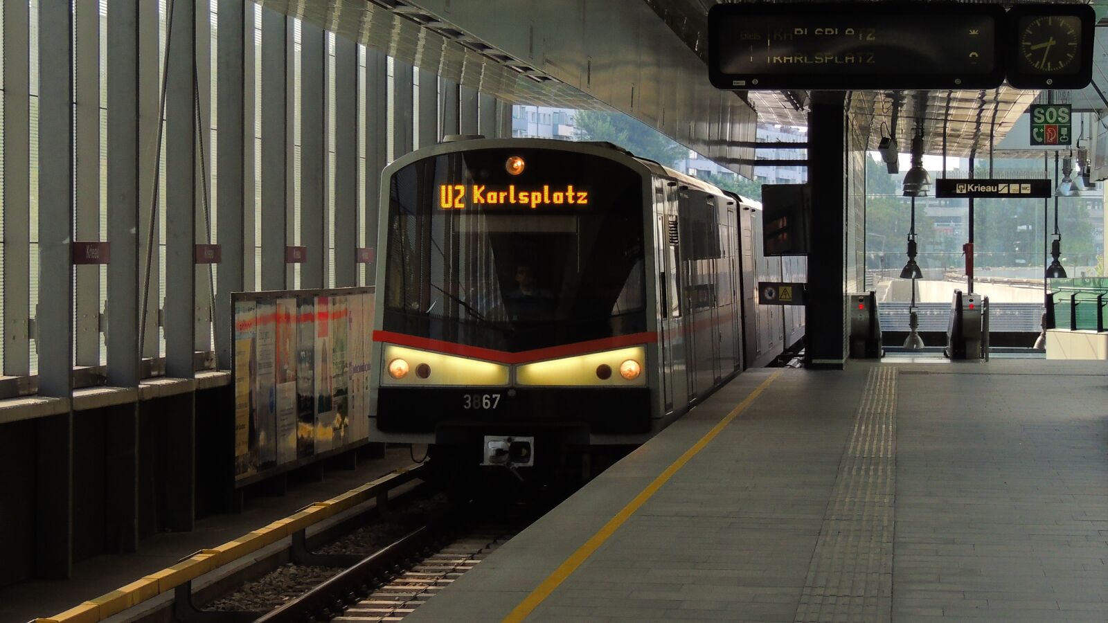 Nikon Coolpix P510 sample photo. Vienna, train, austria photography