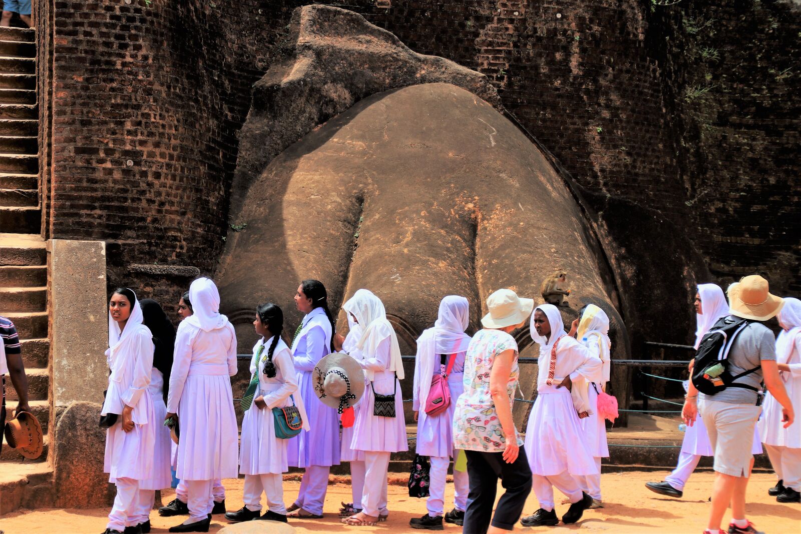 Canon EOS 80D sample photo. Sigiriya, religion, woman photography