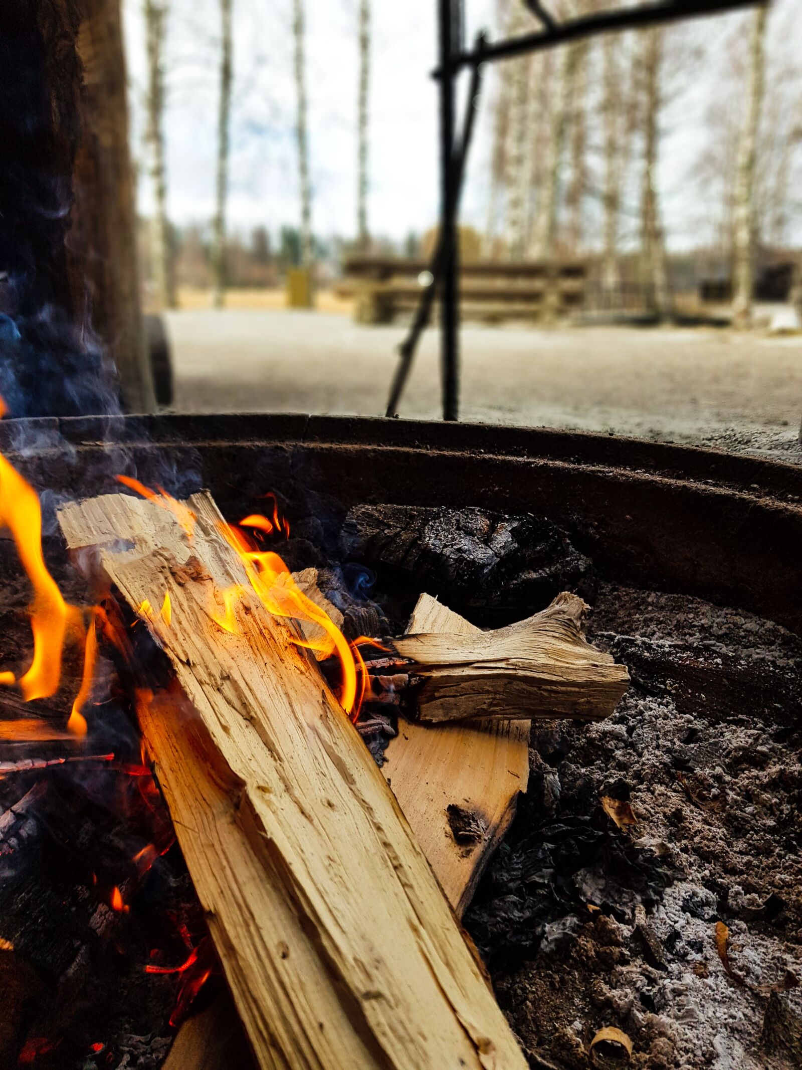 Samsung Galaxy S8+ sample photo. Campfire, grill, hut photography