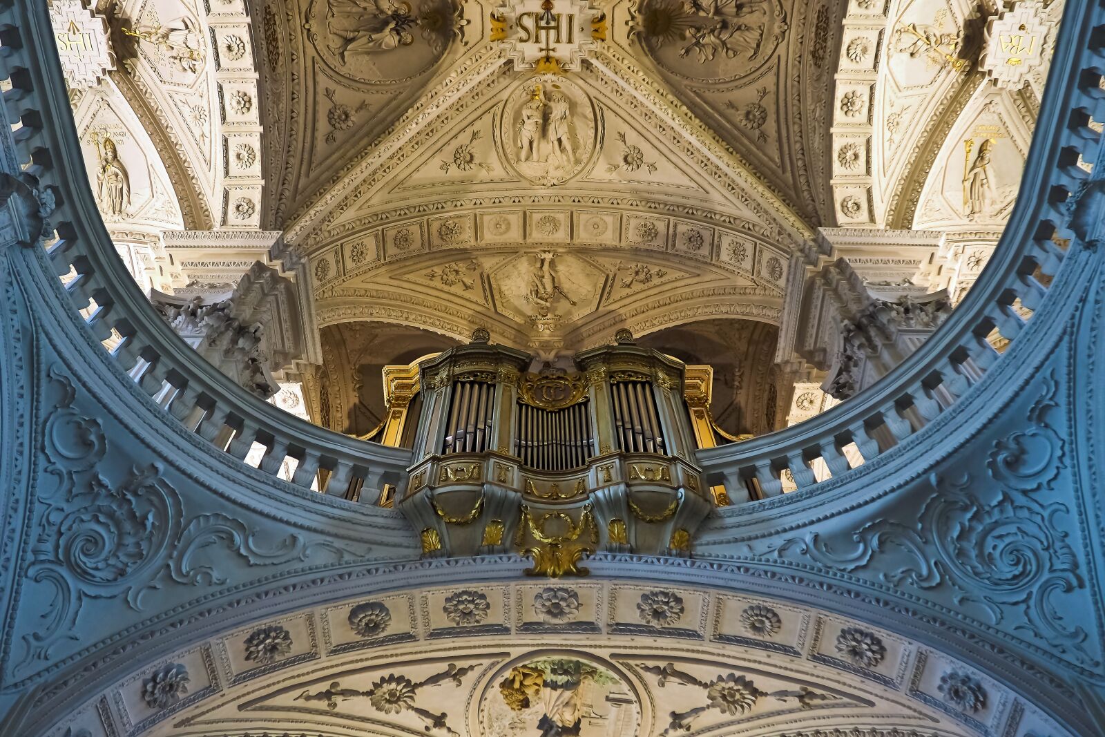 Olympus OM-D E-M10 sample photo. Architecture, church, vault photography