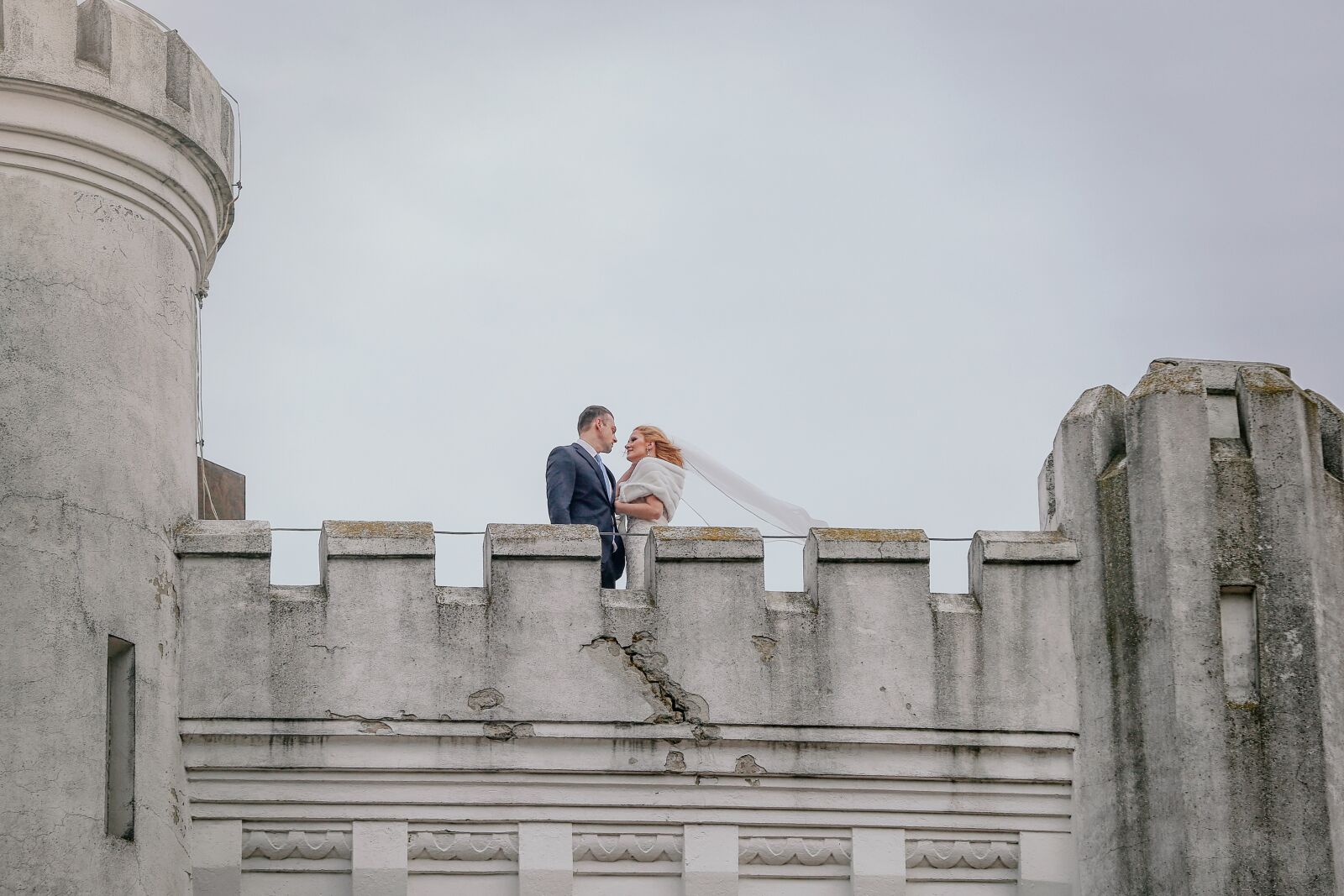 Canon EOS 5D Mark III sample photo. Bride, castle, fortress, groom photography