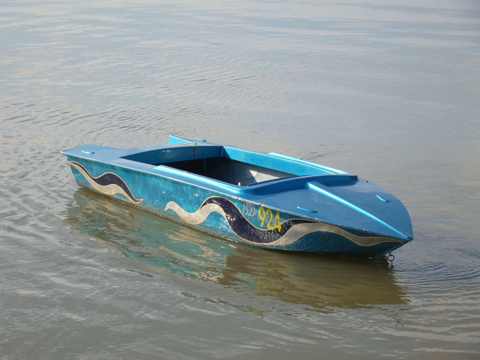Sony Cyber-shot DSC-H50 sample photo. Boat, blue, water photography