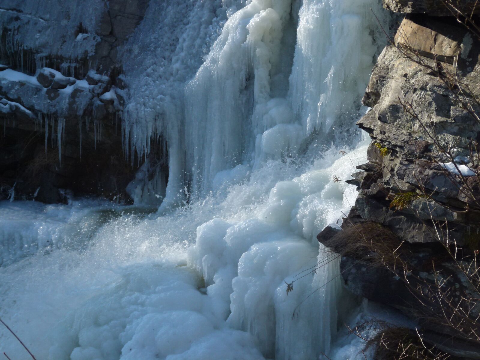 Panasonic Lumix DMC-FZ100 sample photo. Waterfall, frozen waterfall, water photography