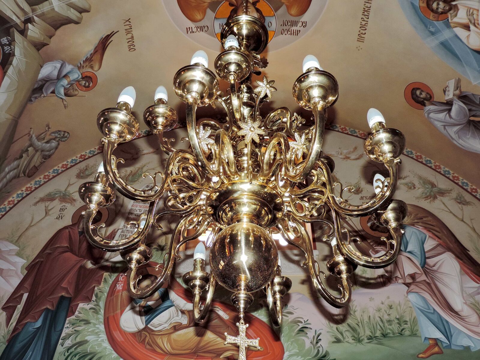 Nikon Coolpix P520 sample photo. Interior decoration, religion, chandelier photography
