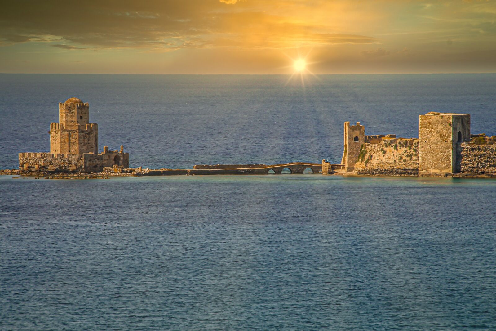 Canon EOS 650D (EOS Rebel T4i / EOS Kiss X6i) sample photo. Castle, sea, sunset photography