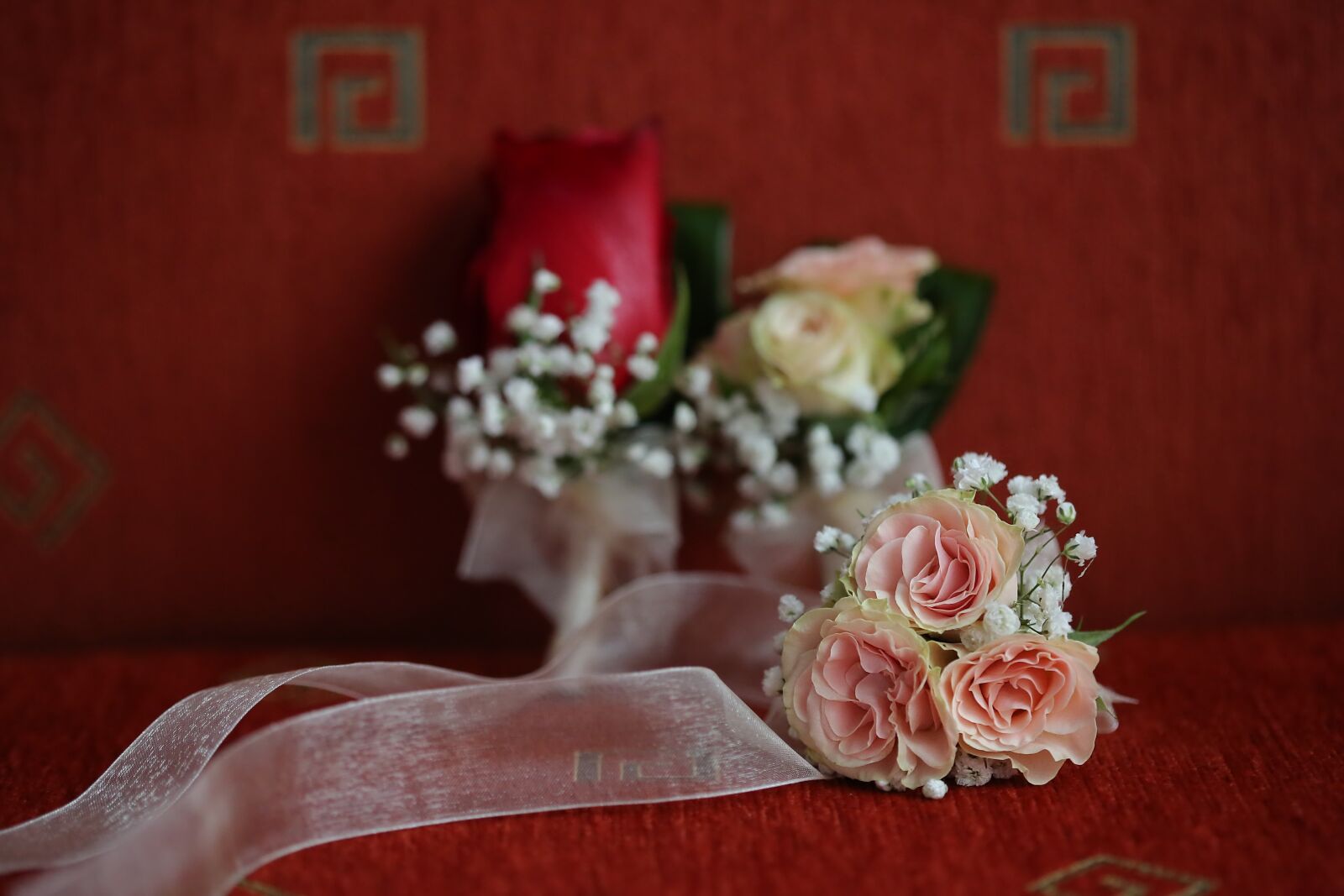 Canon EOS 5D Mark III + Canon EF 100mm F2.8 Macro USM sample photo. Wedding bouquet, sofa, couch photography