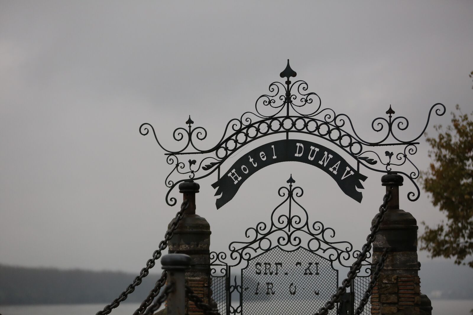 Canon EOS 5D Mark III sample photo. Cast iron, danube, entrance photography