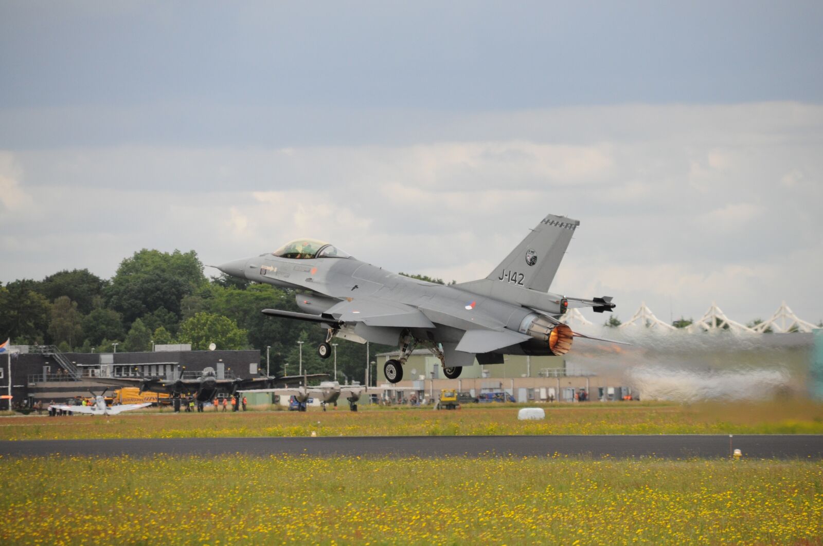 Nikon D5000 sample photo. Aircraft, airport, jet photography