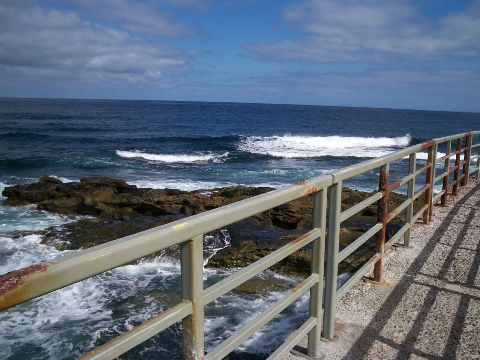 Kodak EASYSHARE M1093 IS DIGITAL CAMERA sample photo. Sea, waves, coast photography