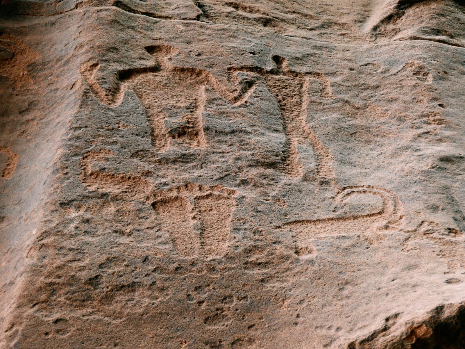 Nikon Coolpix B700 sample photo. Rock, painting, artwork photography