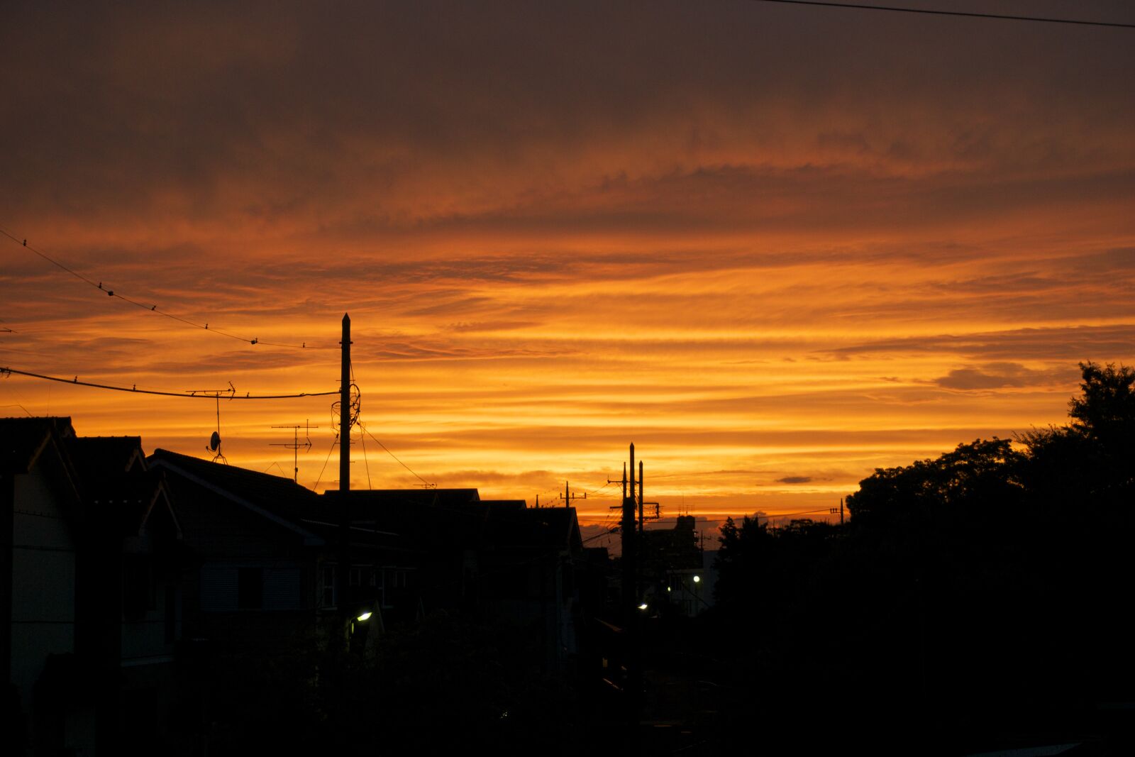 Sony E 16-50mm F3.5-5.6 PZ OSS sample photo. Nightfall, the silhouette in photography