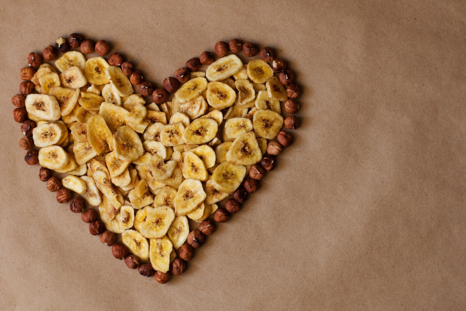 Canon EOS 70D + Canon EF 50mm F1.4 USM sample photo. Banana, dried, chips photography