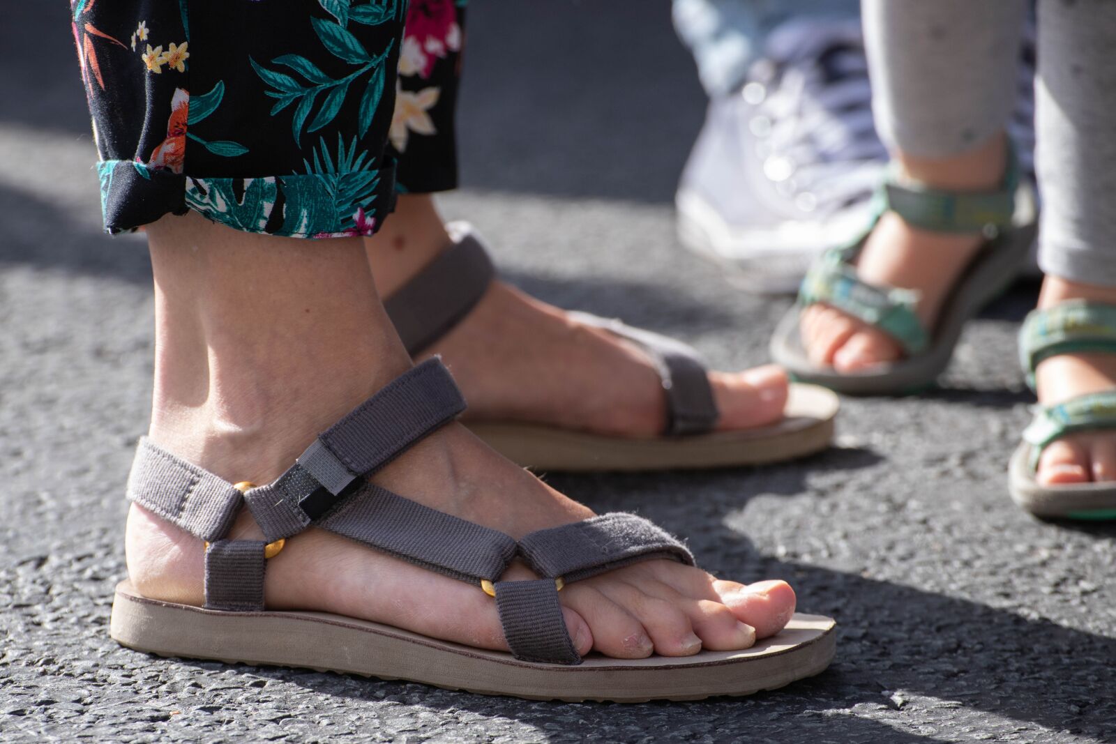 Canon EOS 6D Mark II sample photo. Feet, slippers, sandals photography