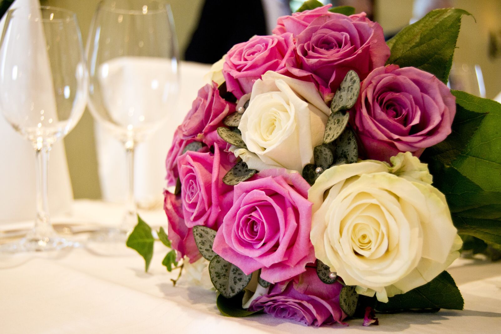 Nikon D3100 sample photo. Roses, bouquet, wedding photography