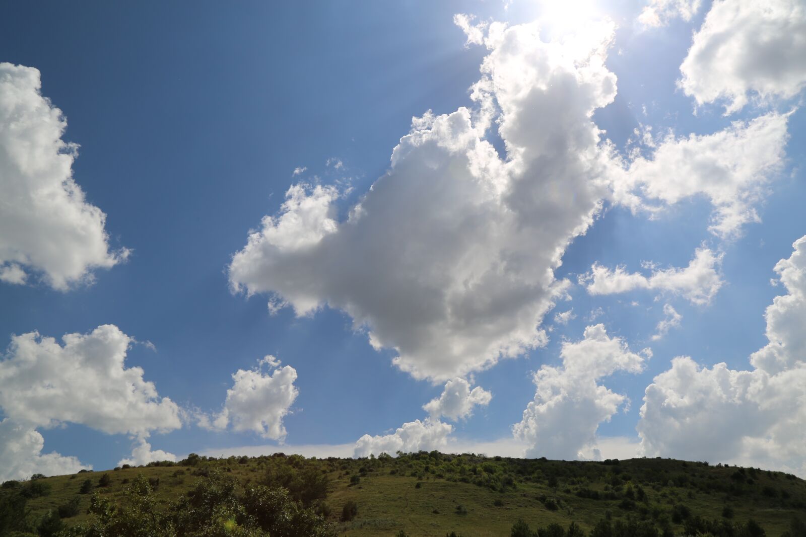Canon EOS 5D Mark III sample photo. Cloud, sky, earth photography