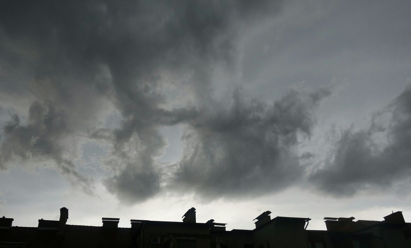 Sony Cyber-shot DSC-RX100 II sample photo. Thunderstorm, clouds, gloomy photography