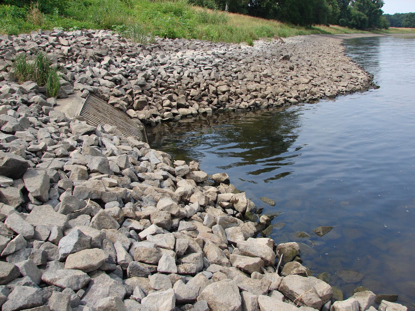 Sony DSC-H1 sample photo. Sewage treatment plant, drain photography